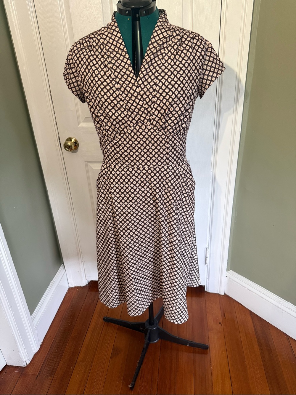 Eshakti black mod daisy floral flower 40’s inspired dress